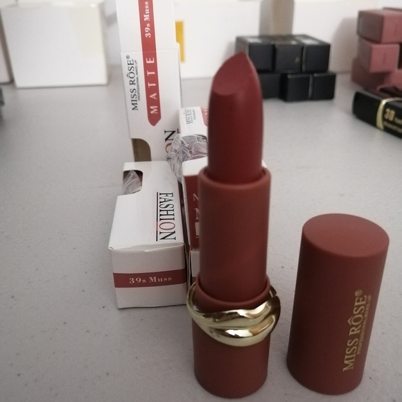 Lipsticks - Picture 4 of 5